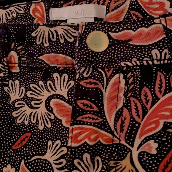 H&M Size 4 Peacock Patterned Cuffed Shorts Of Navy Blue Dusty Coral White Yellow - Picture 10 of 12